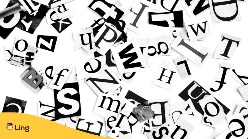 Papierschnipsel mit unterschiedlichen Buchstaben