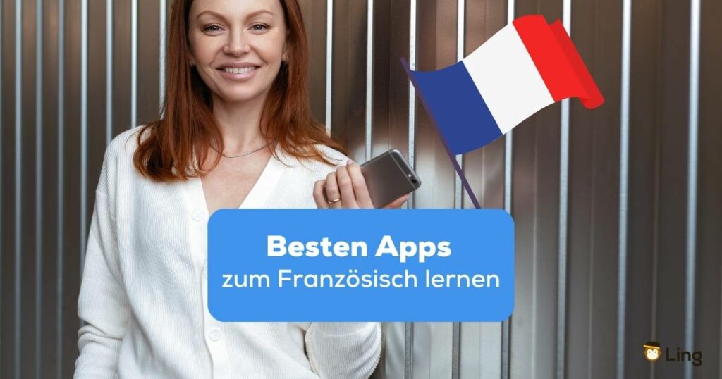 Rothaarige Frau hält Handy in der Hand und sucht nach den besten Apps zum Französisch lernen mit der Ling-App