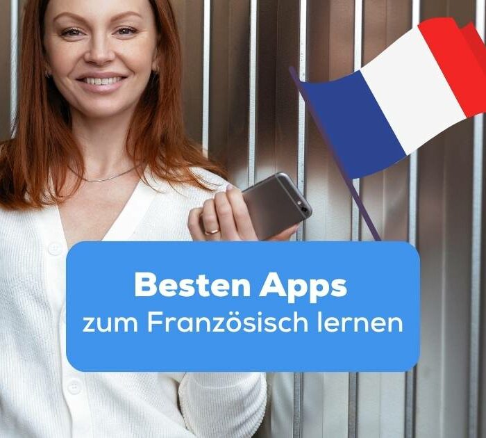 Rothaarige Frau hält Handy in der Hand und sucht nach den besten Apps zum Französisch lernen mit der Ling-App