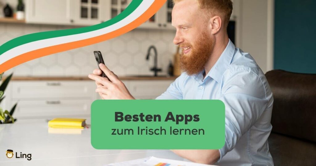 Rothaariger Mann schaut freudig in sein Handy und freut sich mit Ling die besten Apps zum Irisch lernen gefunden zu haben