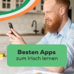 Rothaariger Mann schaut freudig in sein Handy und freut sich mit Ling die besten Apps zum Irisch lernen gefunden zu haben