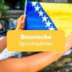 Frau leicht von hinten, und hält die bosnische Flagge in beiden Händen hoch und lernt bosnische Sprichwörter