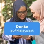Zwei Freundinnen im Kopftuch unterhalten sich über Danke auf Malaysisch