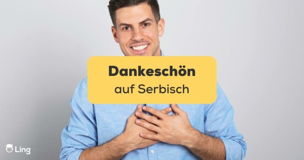 Serbischer Mann freut sich sehr, fasst sich mit beiden Händen ans Herz und möchte Danke auf Serbisch sagen