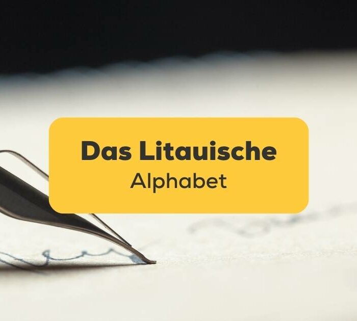 Das litauische Alphabet in schöner Schrift, mit Füller geschrieben. Erfahre alles über das litauische Alphabet mit der Ling-App.