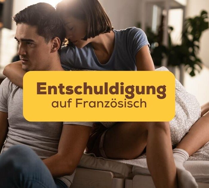 Frau umart Mann von hinten und sagt Entschuldigung auf Französisch