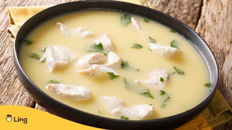 Georgisches Gericht Suppe mit Hähnchen