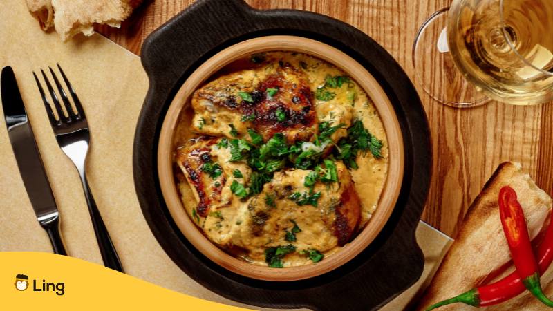 Georgisches Gericht Shkmeruli mit Hähnchen