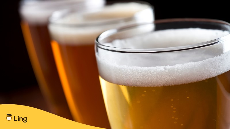 3 Glaeser mit hellem Bier