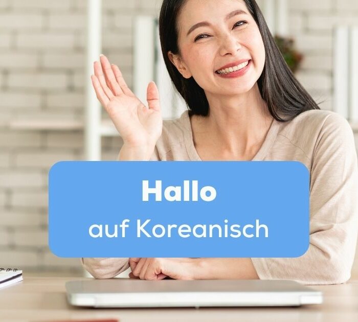 Frau winkt um Hallo auf Koreanisch zu sagen
