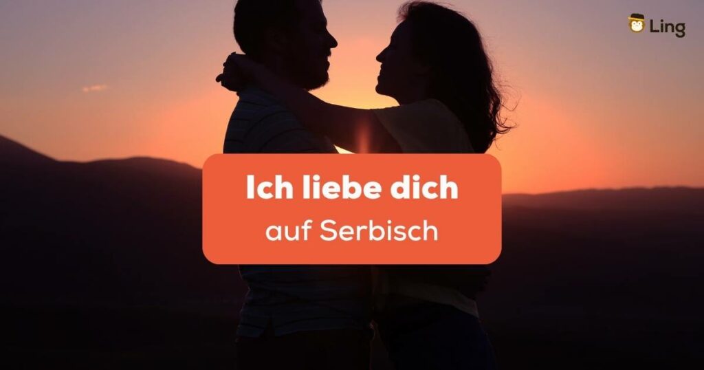 Paar genießt romantischen Sonnenuntergang und sagt Ich liebe dich auf Serbisch
