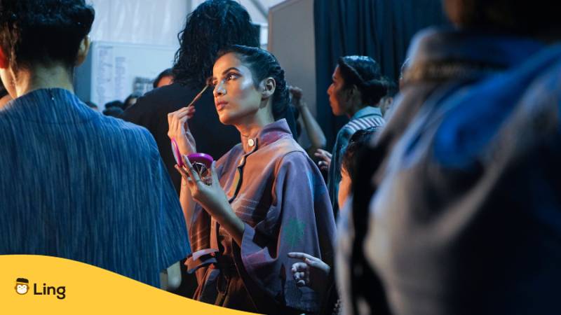 Junge filipino Schauspielerin macht sich bereit für ihren Auftritt