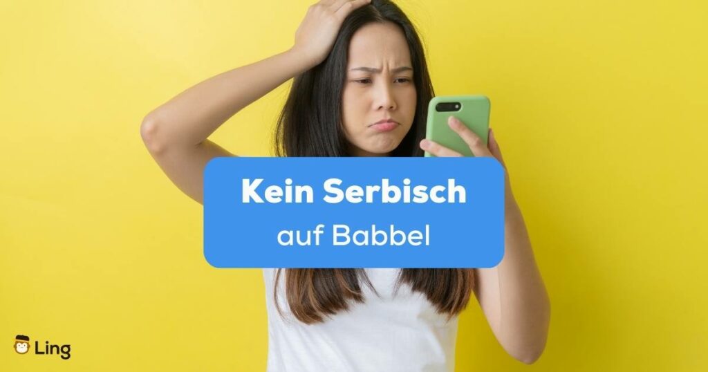 Frau hält Handy in der Hand und rauft sich die Haare weil es kein Serbisch auf Babbel gibt