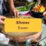 Händer einer Köchin bereitet Khmer Essen vor