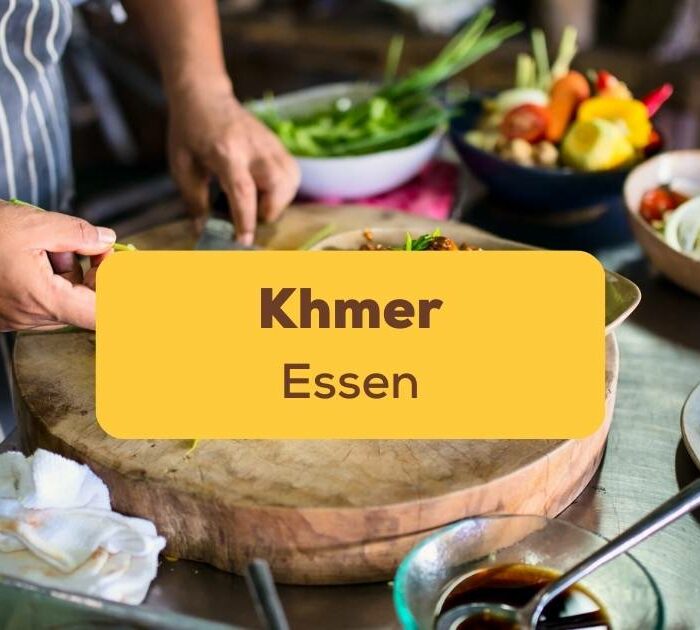 Händer einer Köchin bereitet Khmer Essen vor