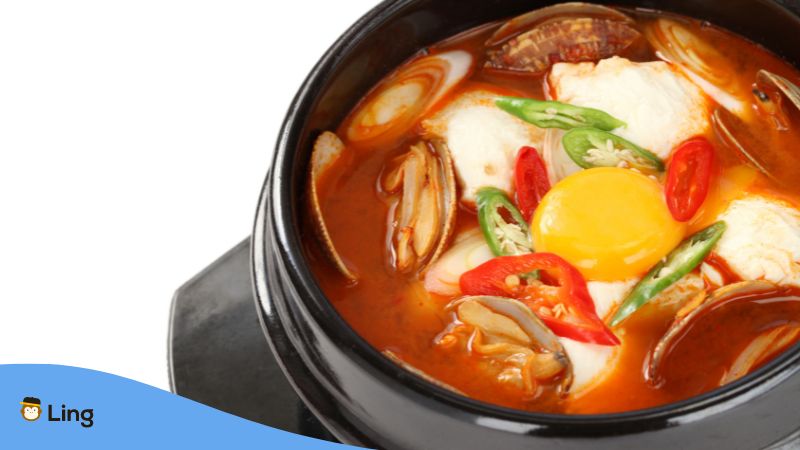 Koreanische scharfe Tofu-Eintopf