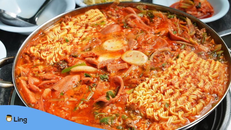 Koreanischer Militäreintopf Budae Jjigae