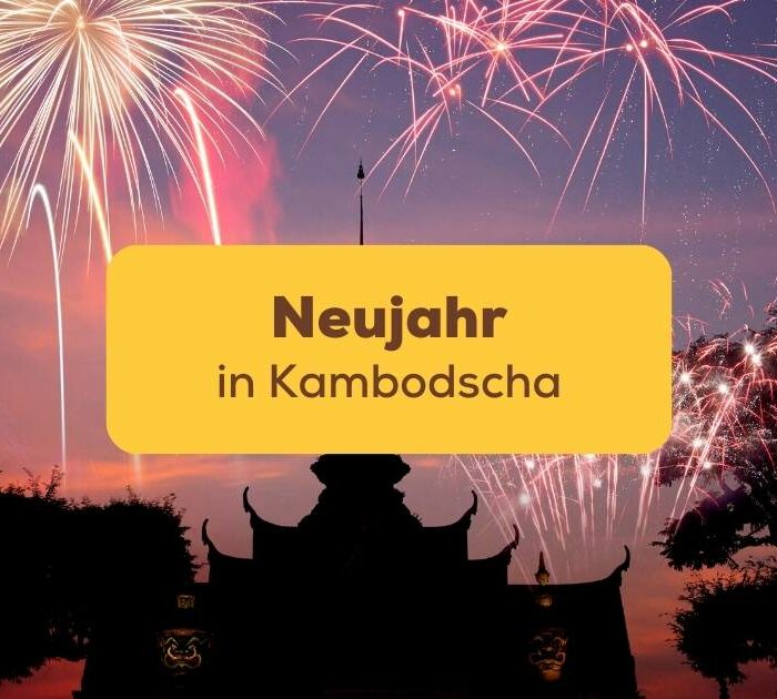 Neujahr in Kambodscha Khmer Feuerwerk über einem Tempel
