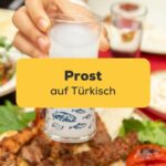 Lerne mit der Ling-App wie du prost auf Türkisch sagst und stoße an.