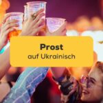 Freunde stoßen gemeinsam an und sagen Prost auf Ukrainisch