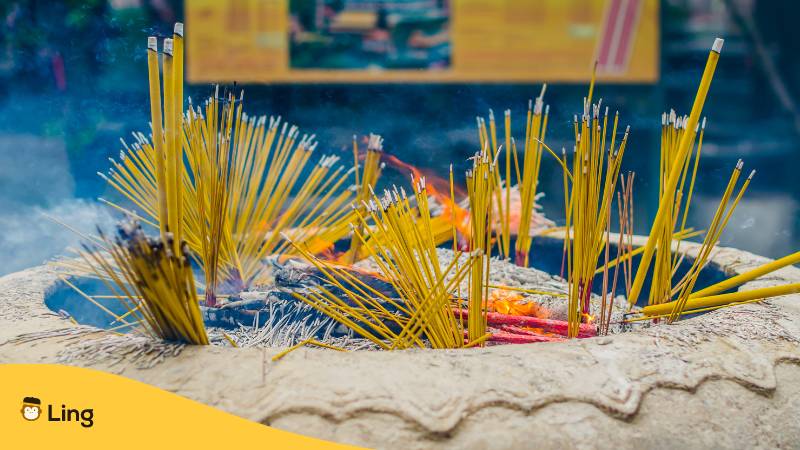 Lerne mit der Ling-App mehr über Volksreligion und ihre Praxis in China