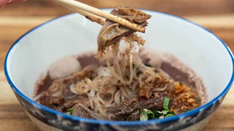 Speisen in Thailand Nudelsuppe mit Rindfleisch