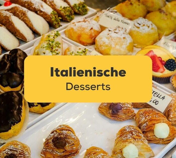 Köstliche italienische Desserts in einer Auslage in Italien